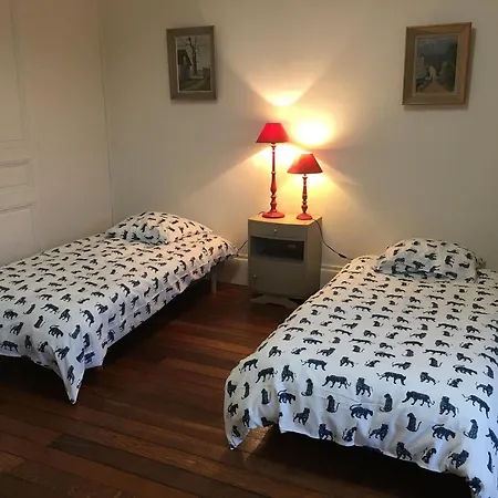 Historique Avec 4 Chambres, Parking, A Proximite Des Attractions A - Fr-1-584-114 * Туль
