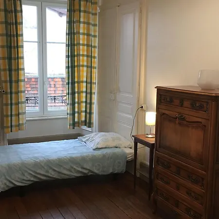 Апартаменты Historique Avec 4 Chambres, Parking, A Proximite Des Attractions A - Fr-1-584-114 Туль